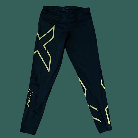 2XU compression pro running tight - Picture 1 of 2